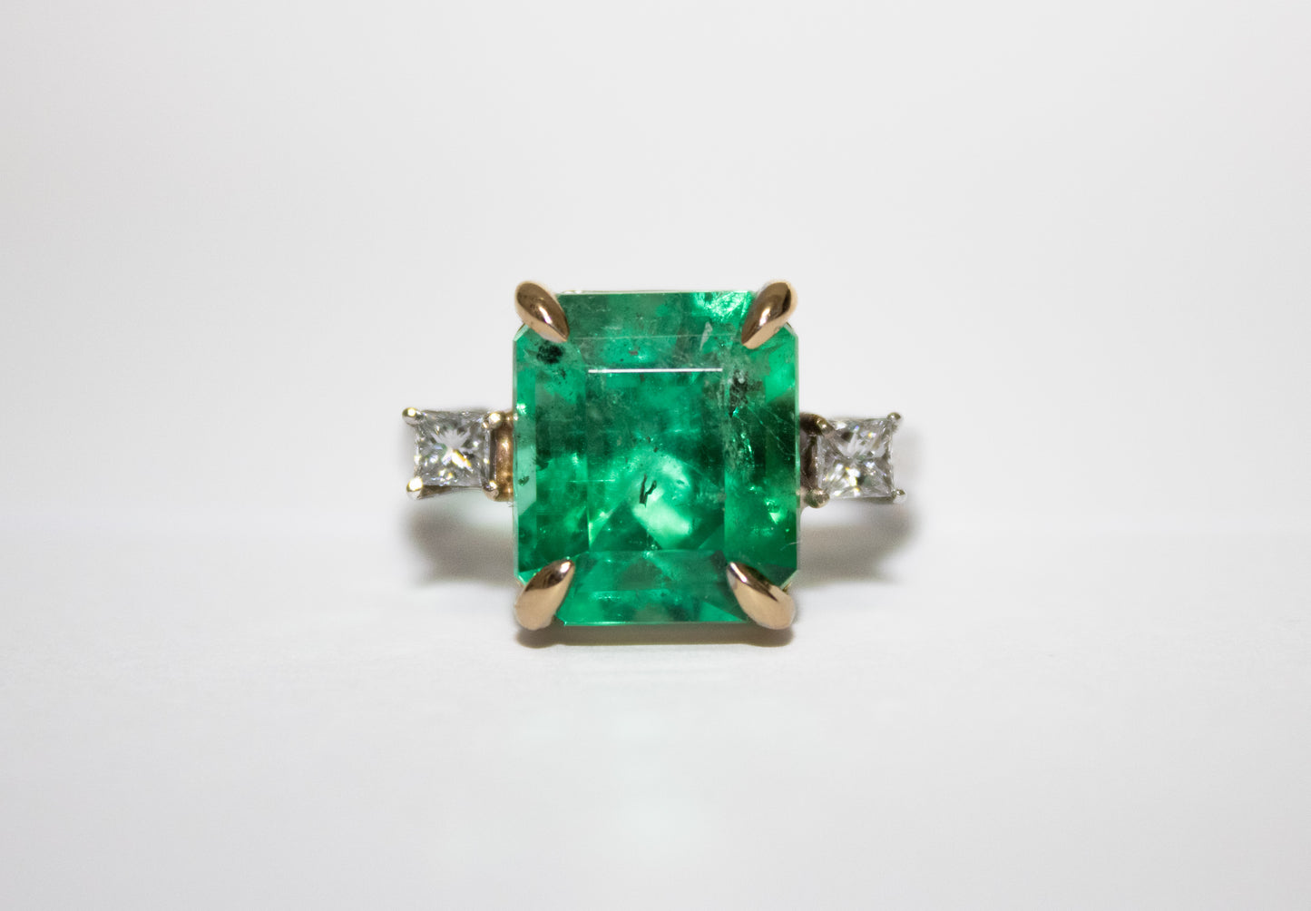 Bague. L'émeraude naturelle colombienne la plus pure