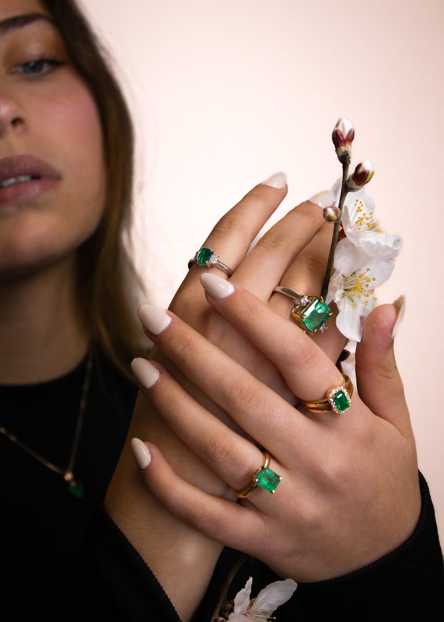 Bague. Émeraude colombienne naturelle intemporelle de Muzo.