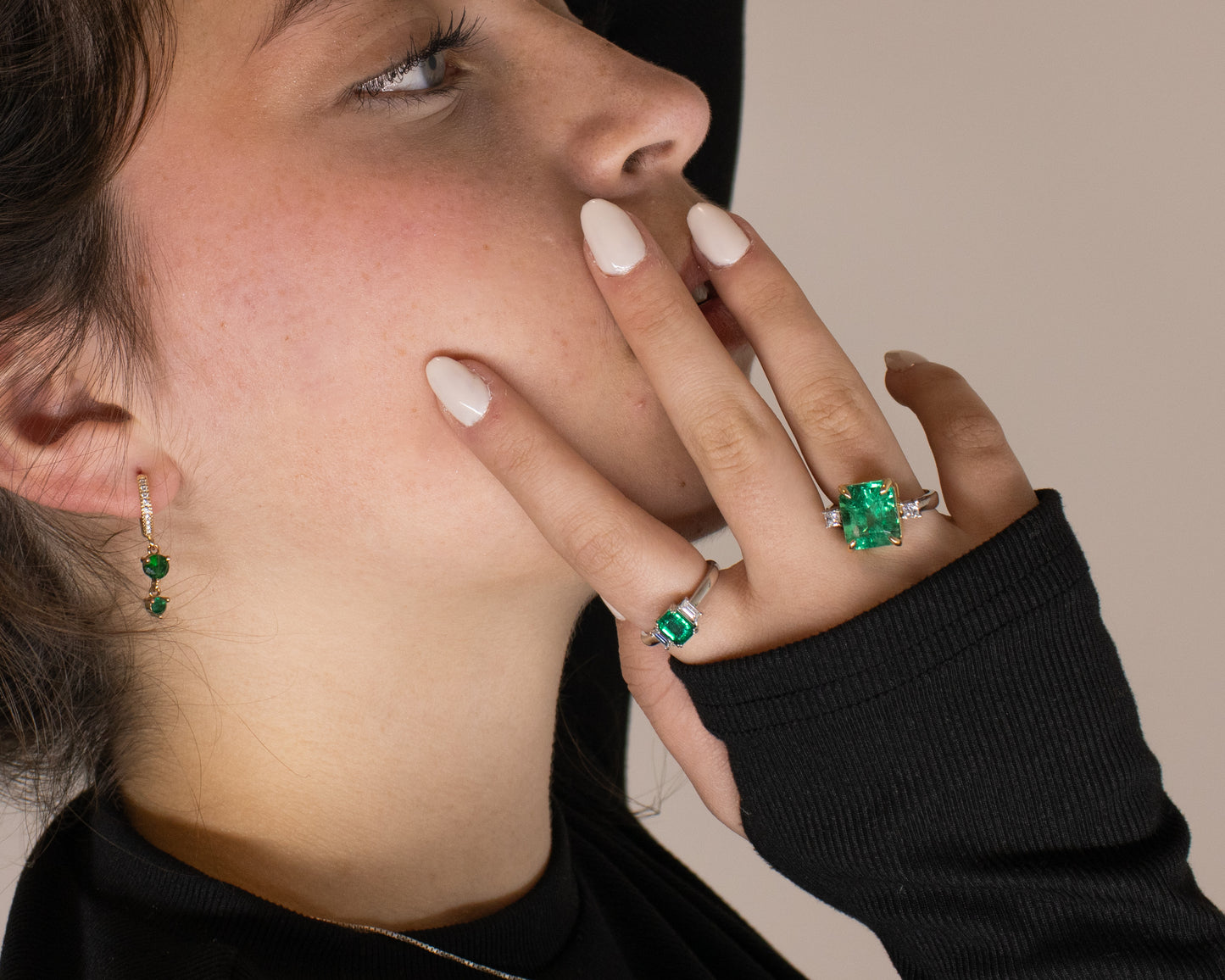 Bague. Émeraude colombienne naturelle intemporelle de Muzo.