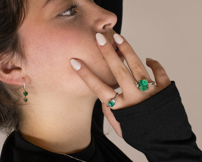 Bague. Émeraude colombienne naturelle intemporelle de Muzo.