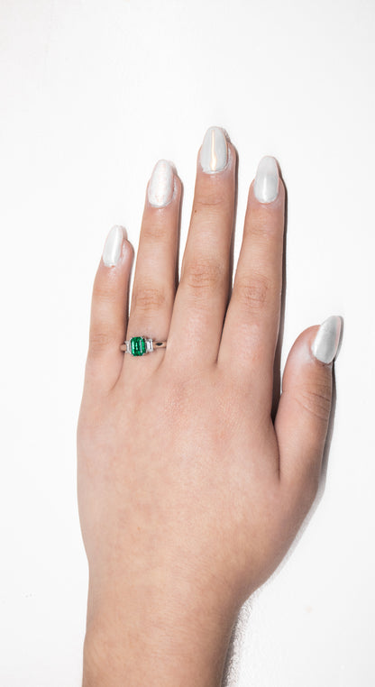 Bague. Émeraude colombienne naturelle intemporelle de Muzo.